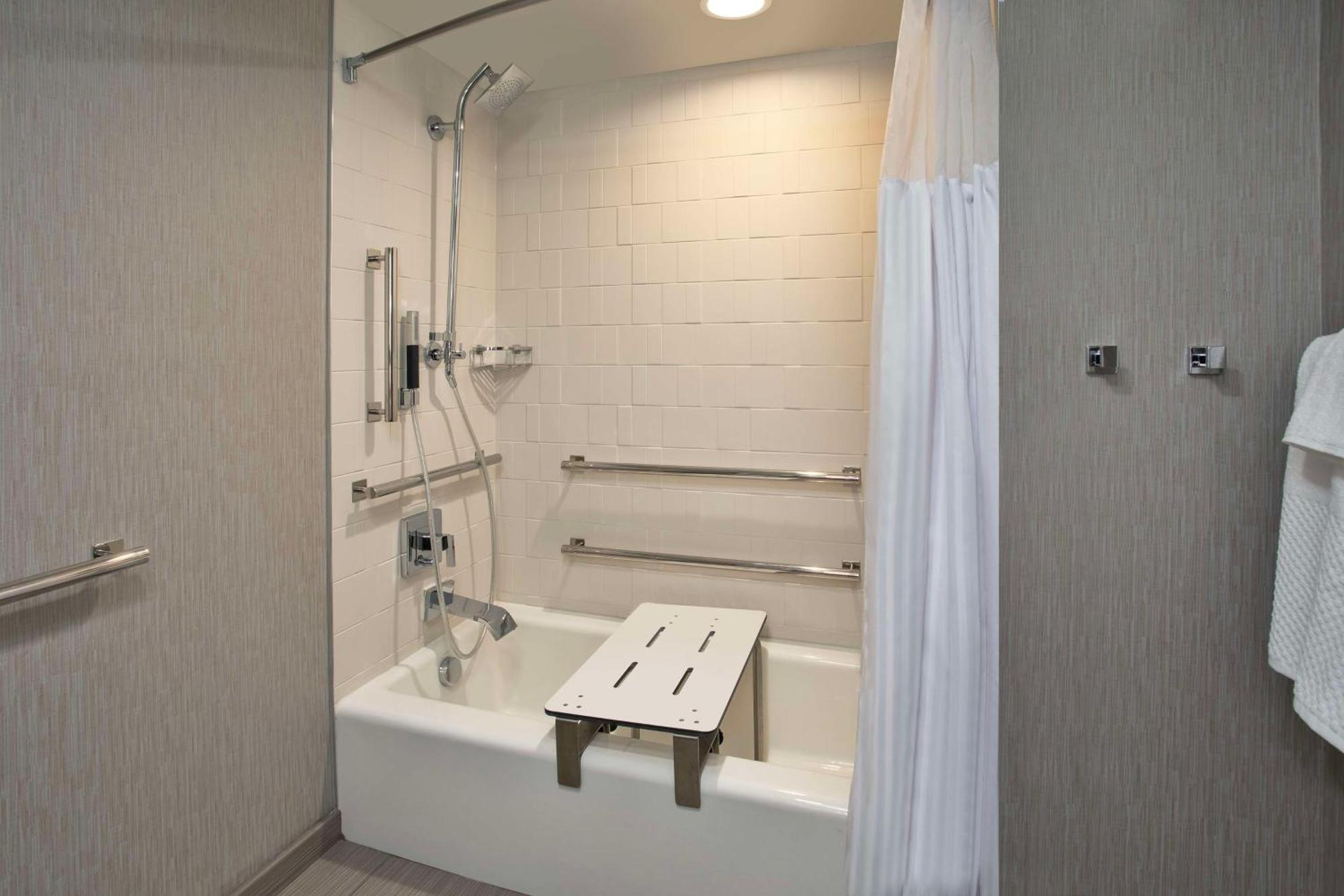 Doubletree By Hilton Lansing Hotel Kültér fotó